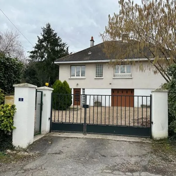 Gîte d'Esila, ξενοδοχείο σε Saint-Aignan
