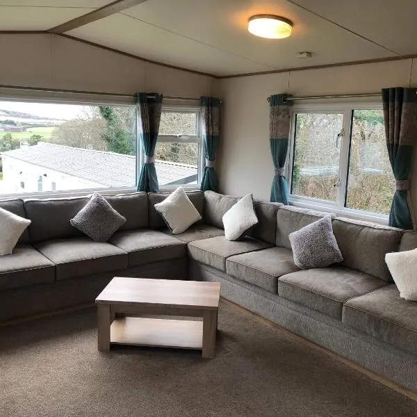 Classy caravan with ample space, Hotel in Bembridge