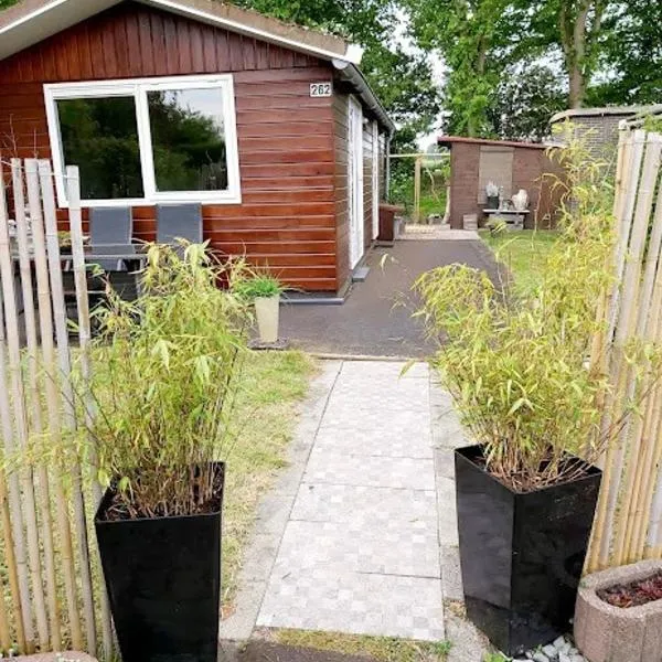 Tiny house Schoorl Bergen NH, hotel in Warmenhuizen