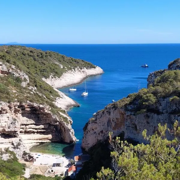 Vila Slavonia, ξενοδοχείο σε Vis