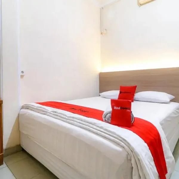 RedDoorz Plus near WTC Batanghari Mall, hotel in Tanjungjohor