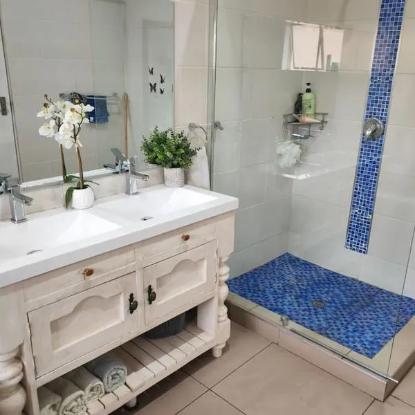 Entire 4 bedroom house in Midrand, Johannesburg, hotel in Randjesfontein