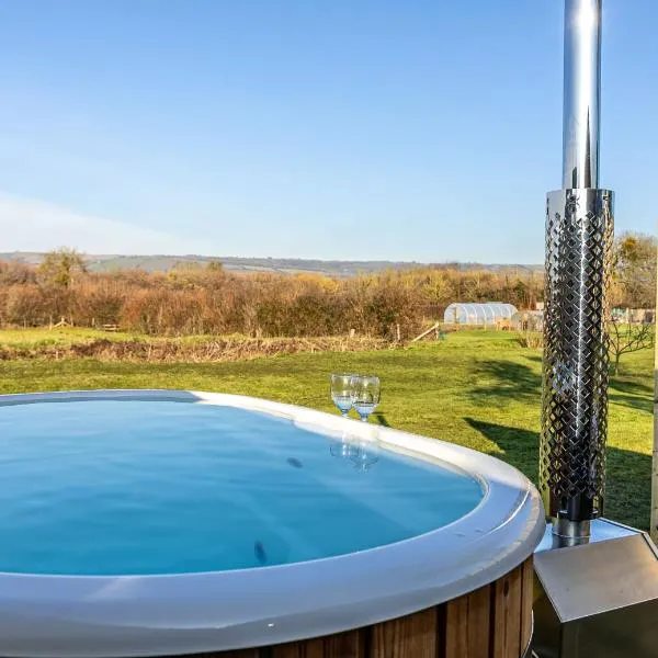 Kingston Black, Apple Tree Glamping, Nr Wells, Hotel in Wells