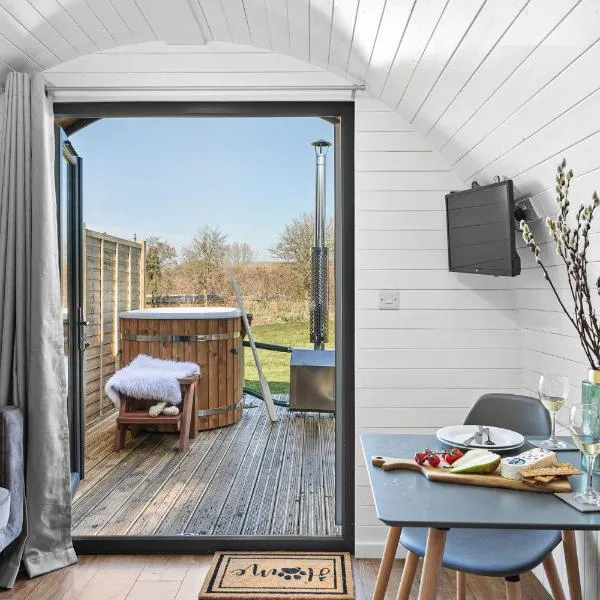 Bramley, Apple Tree Glamping, Nr Wells, Hotel in Wells