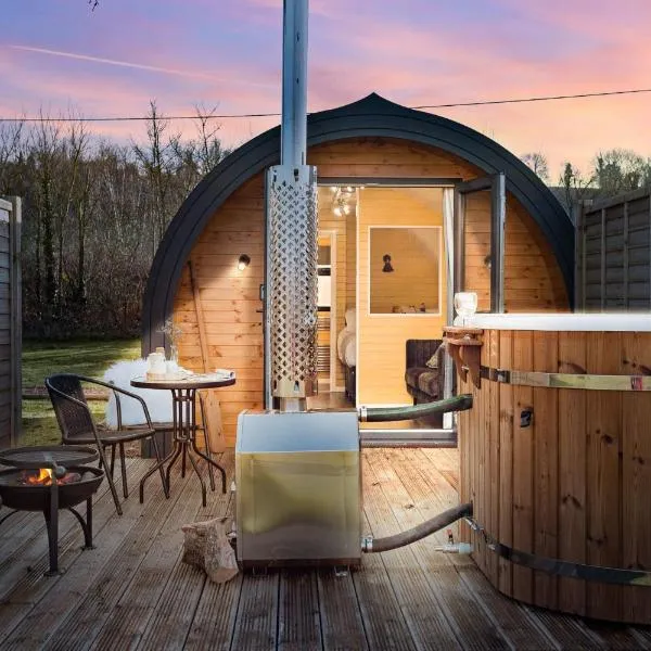 Morgan Sweet, Apple Tree Glamping, Nr Wells, Hotel in Wells