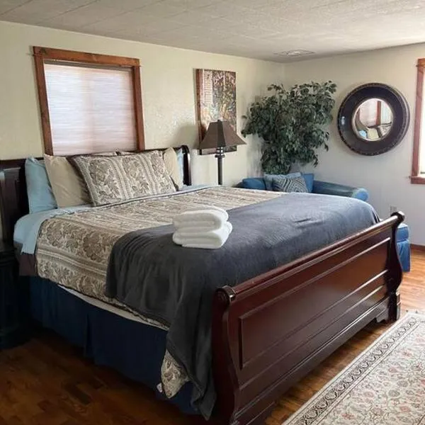 Lovely county-fair getaway, hotel in Redmond