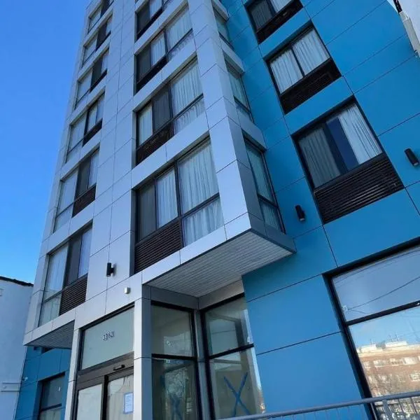 Royal Hotel Bronx، فندق في برونكس