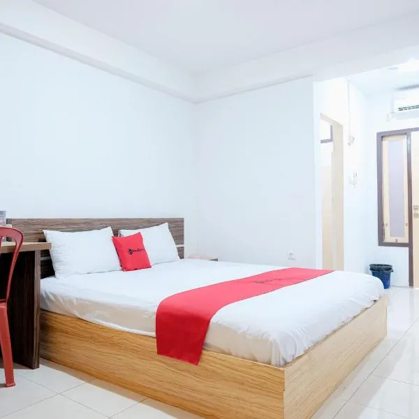 RedDoorz near Tugu Pers Jambi, hotel u Džambiju
