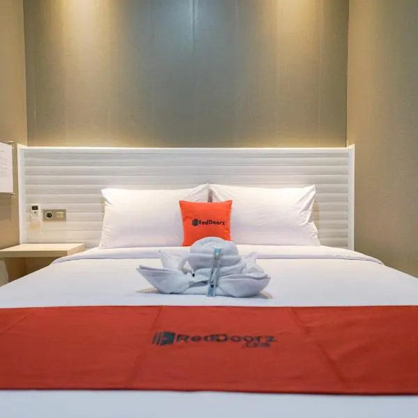 RedDoorz near Exit Toll Sirkuit Sentul, ξενοδοχείο σε Μπογκόρ