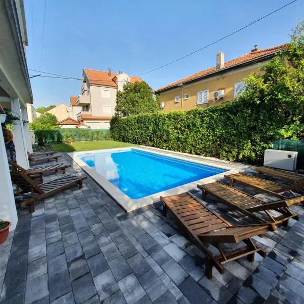 Ap Villa Isabella with private pool, hotel en Kaštela