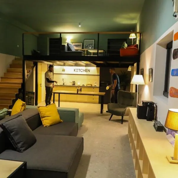 Khada Hostel, hotel in Gudauri