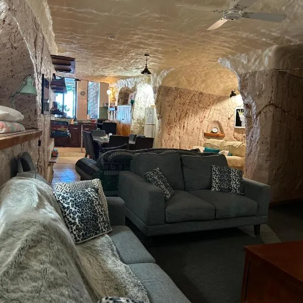 Dinky Di's Dugout, hotel v mestu Coober Pedy