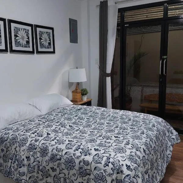 Regal425 Condotel near Clark and Angeles University Foundation, hotel in Angeles