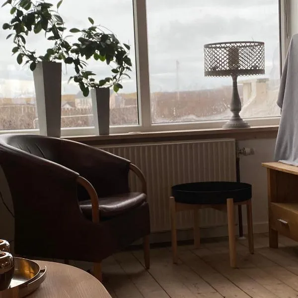 200 m til havet - fri adgang til svømmehal, hôtel à Thyborøn