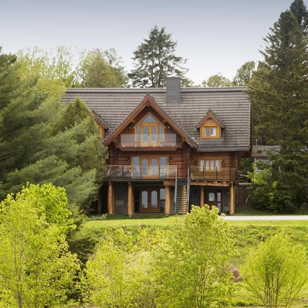 Hébergement "La Maison en Bois Rond", hotel in Sainte-Marie