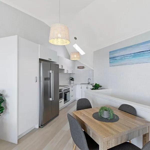 Pacific Breeze 11, hotel in Blue Bay 