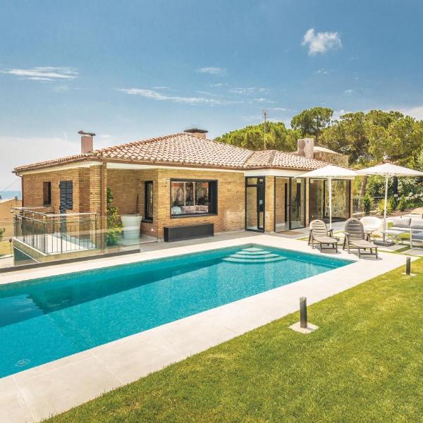 Amazing Home In Alella With 4 Bedrooms, Wifi And Outdoor Swimming Pool