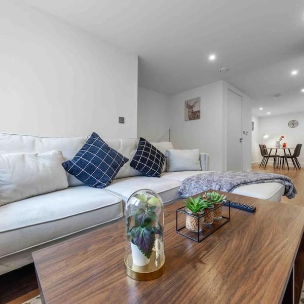Holiday Home Sleep 8 Central london 9elms, Londres