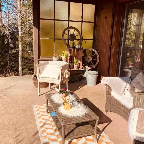 un ptit chalet, ξενοδοχείο σε Les Brenets