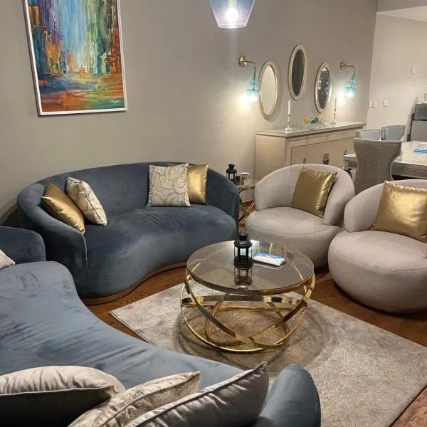 Luxury Stay, Hotel in Madinat as-Sadis min Uktubar