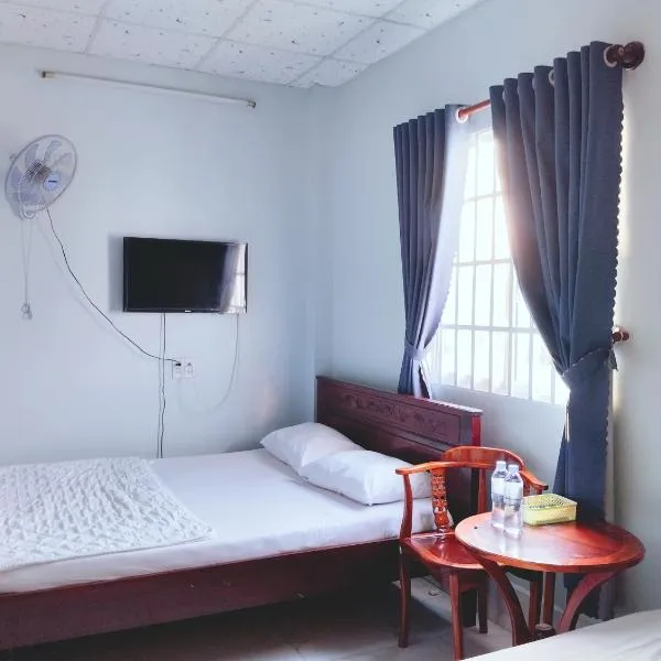 Nhà nghỉ Thành Lợi, hotel v destinaci Ấp Rạch Mẹo