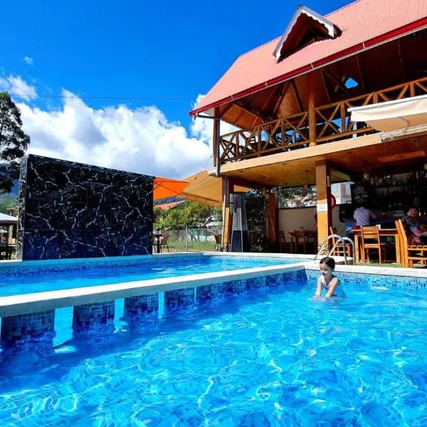 Hospedaje, Cabañas y Sauna Tunki Lodge, hotel v destinaci Oxapampa