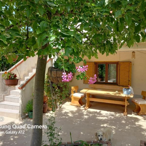Studio apartment in Nerezine with balcony, air conditioning, WiFi, washing machine (4827-4)