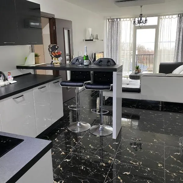 Apartmán Bling s vírivkou Zemplínska Šírava、カルジャのホテル