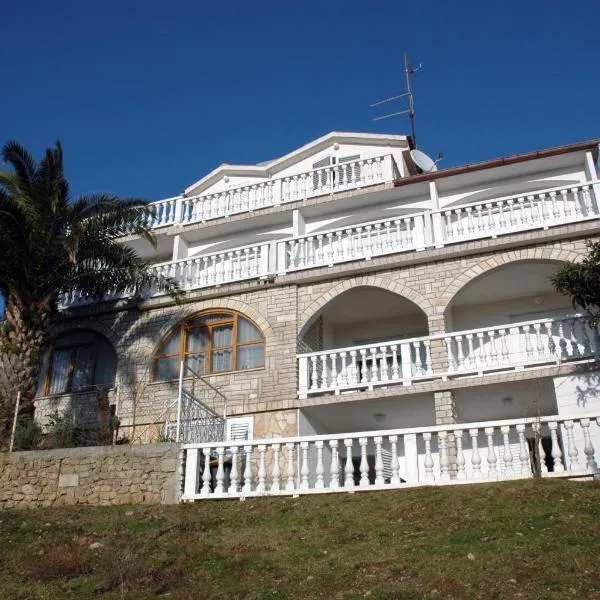 Apartments with parking space Rab - 20818, hotel u gradu Rab