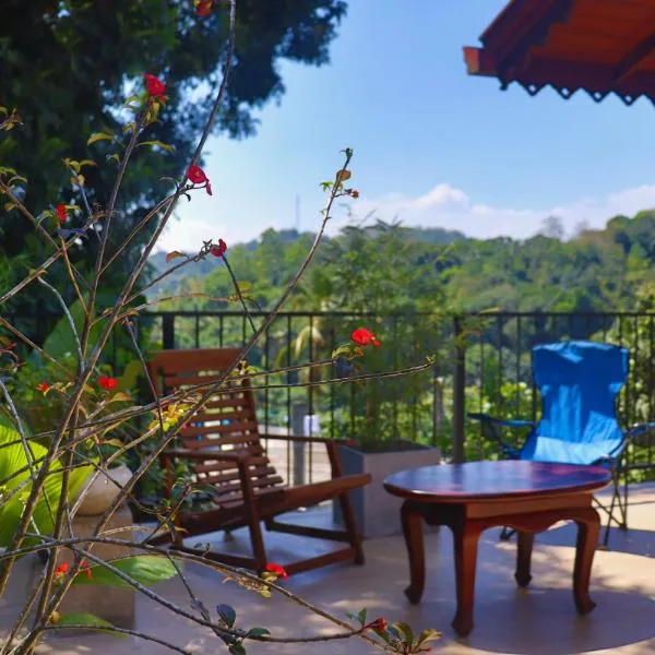 Hideaway Homestay kandy, hotel in Haloluwa