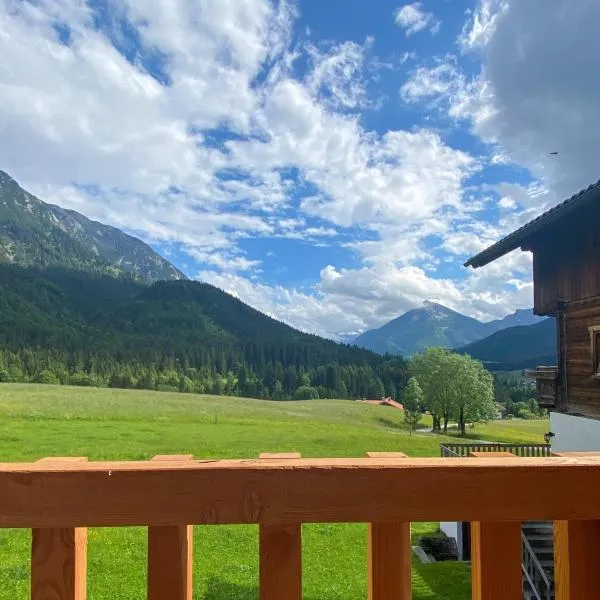 Chalet Tuxer, hotel in Achenkirch