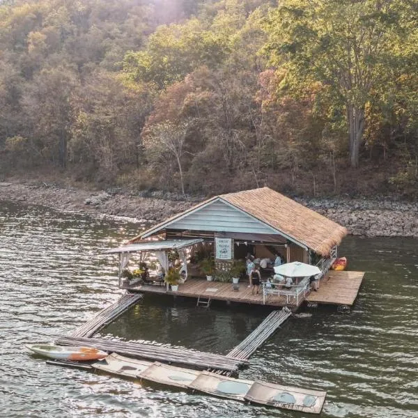 Hometown Riverview - โฮมทาวน์ ริเวอร์วิว, hotel v destinaci Si Sawat