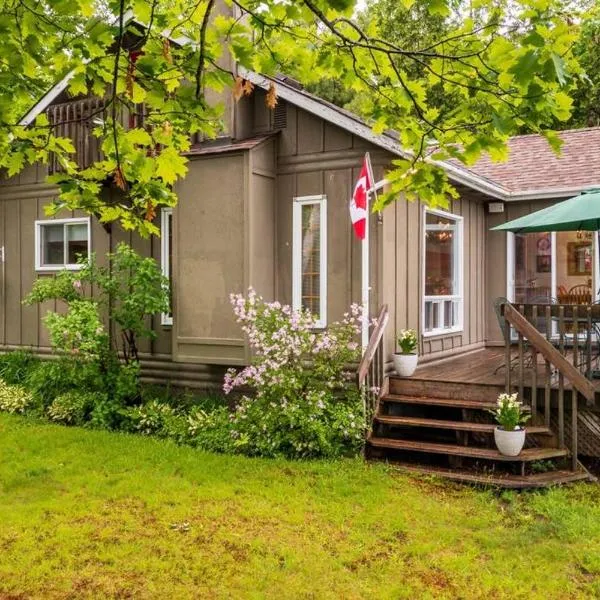 Bear Essentials Hideaway、ハンツビルのホテル