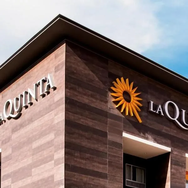 La Quinta Inn & Suites by Wyndham Sulphur Lake Charles, hotel i Sulphur