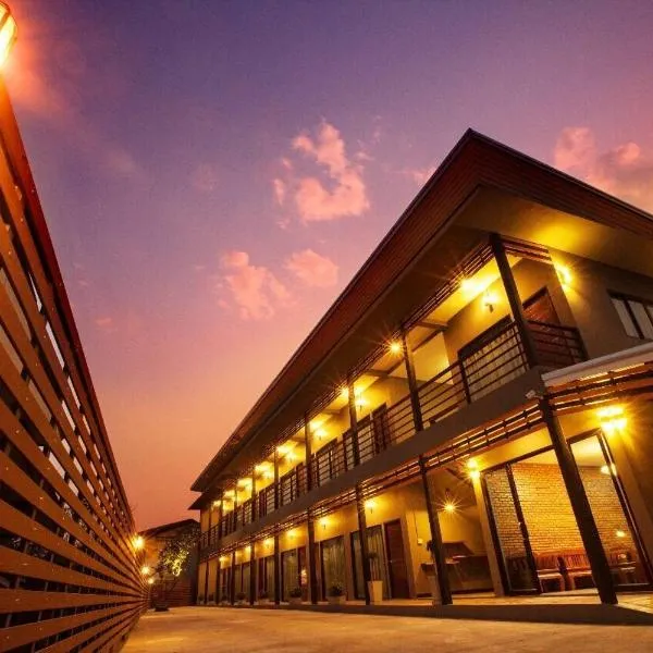 โรงแรมบ้านมะกรูด Baan Ma Grood Hotel, hotel in Phayao