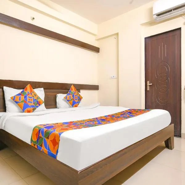 FabExpress Golden Villa, hotel in Indore