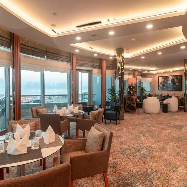 Holiday Inn - Suites Kuwait Salmiya by IHG, hotel u gradu 'Kuwait'