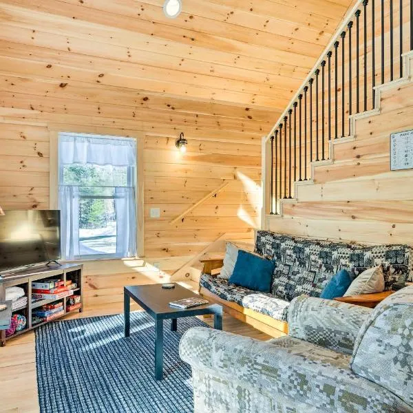 Maine Cabin Rental on Rangeley Lake!، فندق في Rangeley