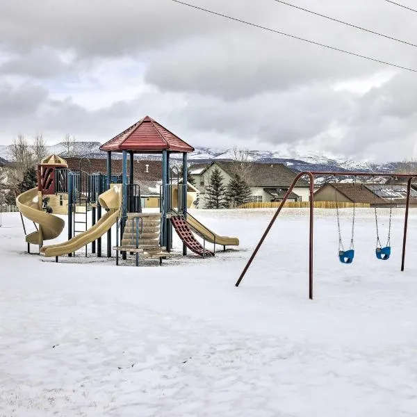 Gypsum Home with Patio Between Glenwood and Vail, hotel em Eagle