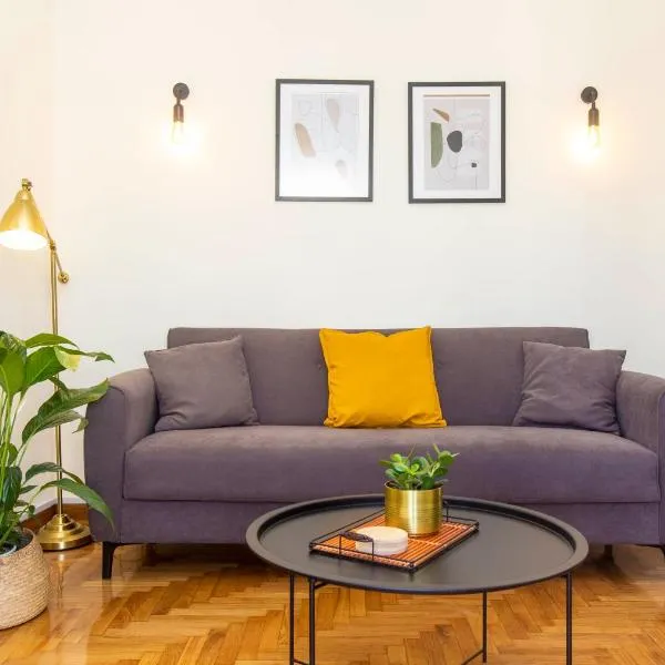 Lucas apartment 1, hotel in Athens