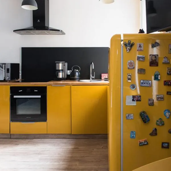 Charming one-of-a-kind apartment., Hotel in Saint-Ouen