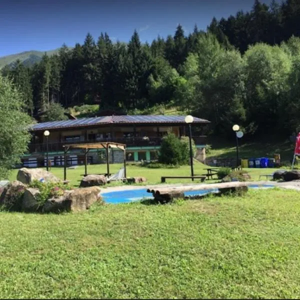 Camping & Chalet Pian della Regina, hotel v destinaci Cevo