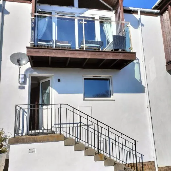 Seaview cosy 2 bed home in Lamlash - 'Mid Drive', hotel in Lamlash