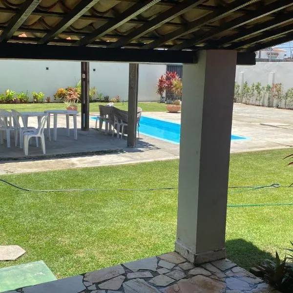 Casa aconchegante com piscina e muito espaço verde, hotel em Aracaju