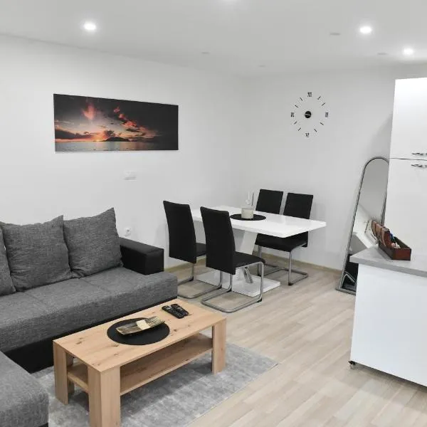 Apartman Lucia, hotel v destinaci Ðakovo