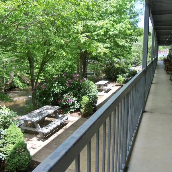 Four Seasons Inn, hotel in Maggie Valley