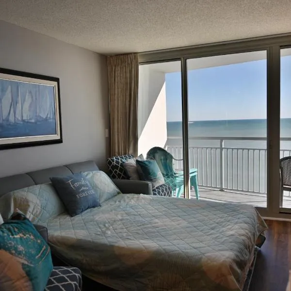 Luxury 2 bedroom 2 bathroom Ocean Front Condo on the 12th floor for 8，位于默特尔比奇的酒店