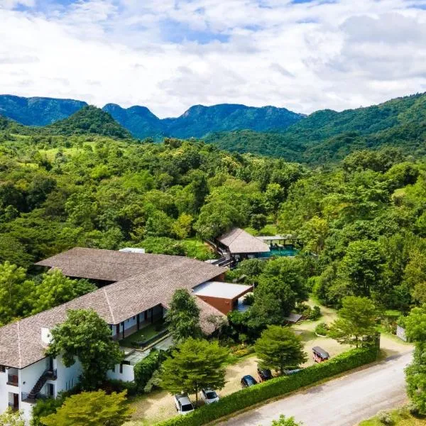 Rain Tree Khao Yai Hotel，位于Phayayen的酒店