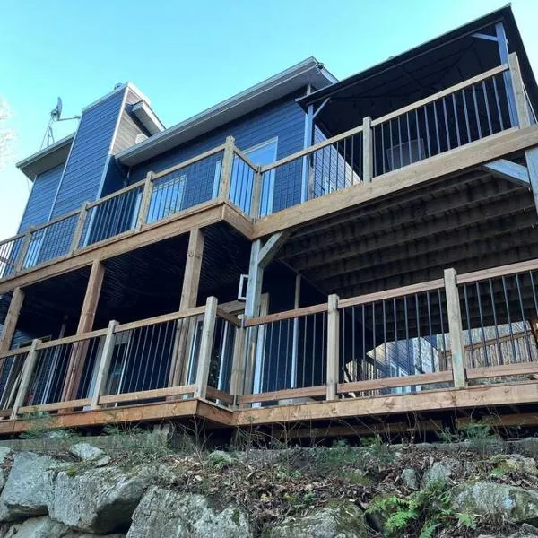 La Félicita chalet, hotel en Saint Adolphe D'Howard