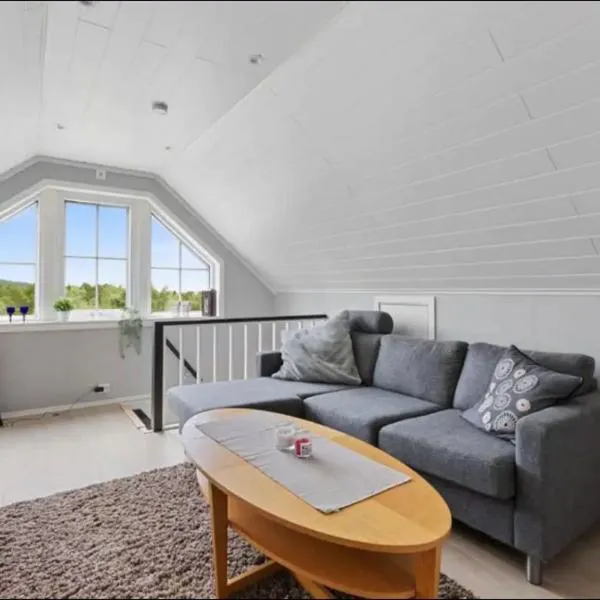 Leilighet med gratis parkering og WiFi, hotel in Kristiansund